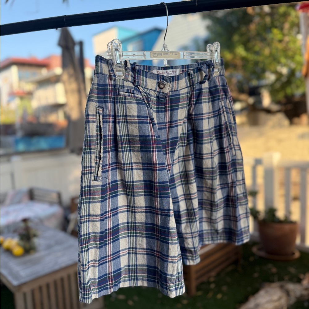Vintage preppy Karen Scott pleated Plaid 90s high waisted Bermuda shorts
a